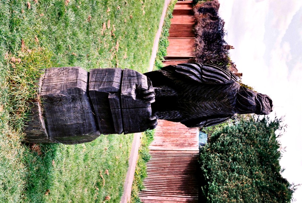 Chainsaw sculpture in New Addington