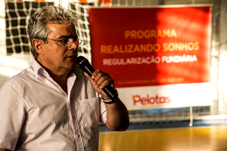 25.01.2018 - Prefeita Paula Mascarenhas durante entrega de certificados de regularizacão fundiária do Mário Meneghetti - Foto: Gustavo Vara
