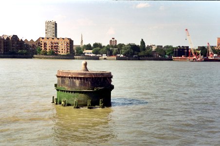 Rotherhithe mooring dolphin photo