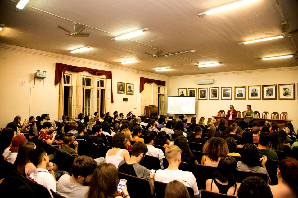 12.04.2018 - Prefeita Paula Mascarenhas e o Consultor do Instituto Cidade Segura Marcos Rolim, durante palestra na UFPel - Foto: Gustavo Vara