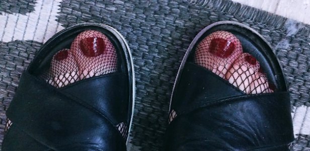 fishnet toes photo