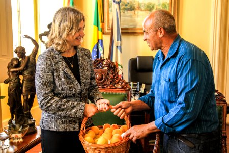 31.10.2017 - Prefeita Paula Mascarenhas em reunião com Sindocopel e secretário de Desenvolvimento Rural, Jair Seidel.