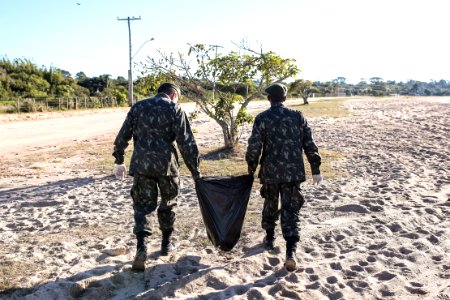 09.06.2018 Mutirão de Limpeza da Praia do Laranjal - Fotos Gustavo Mansur