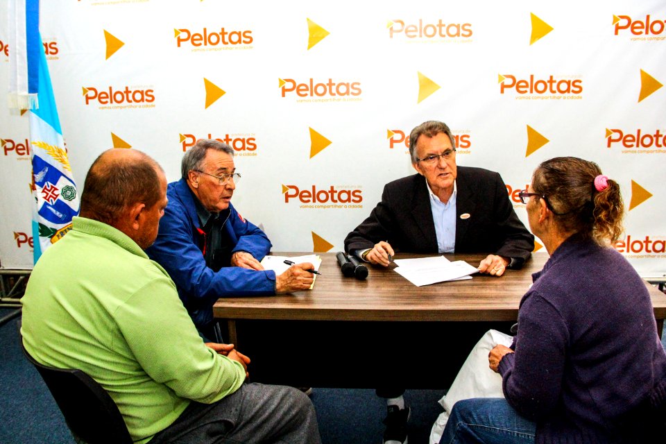 23.11.2017 - Prefeito em exercicio Idemar Barz em audiências publicas individuais do projeto O Vice-Prefeito Recebe