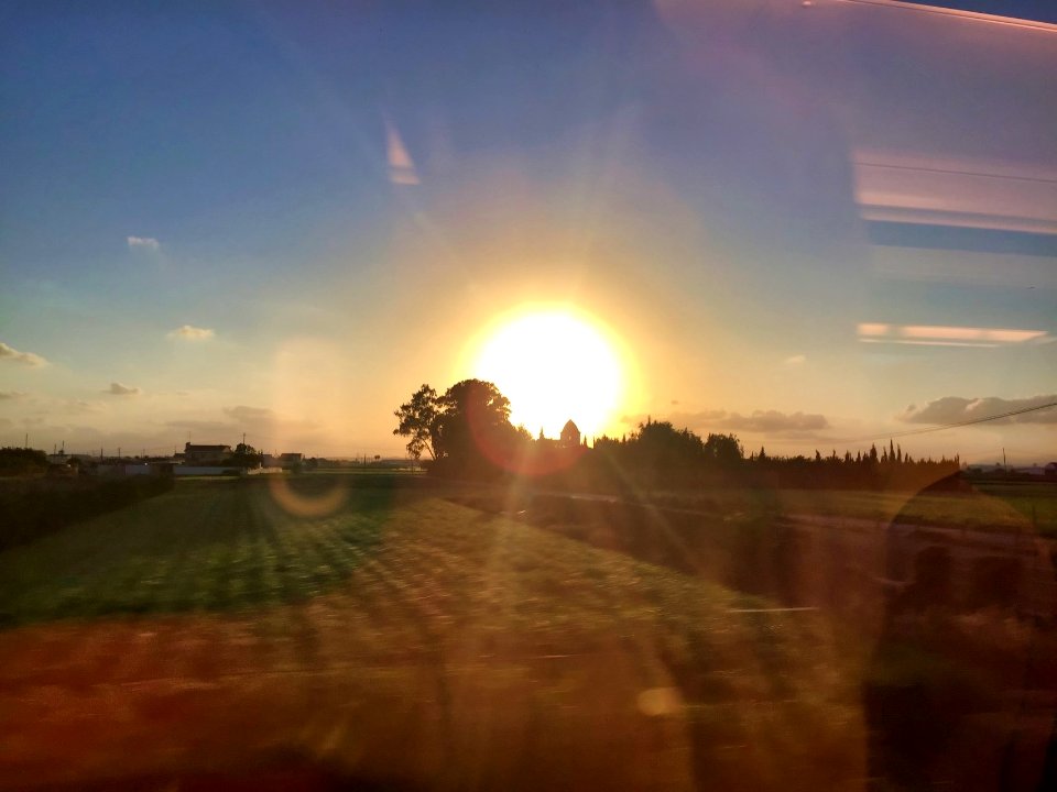 Posta de sol a l’horta de València des del tren