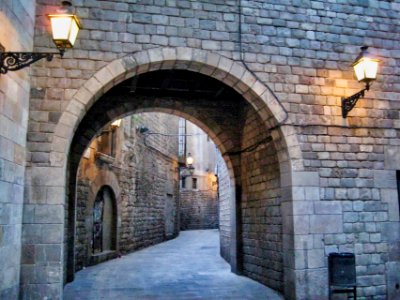 Carrer de Montjuïc del Bisbe, Barri Gòtic, Barcelona photo