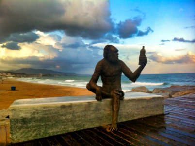 Estàtua d’Anís del Mono, Badalona