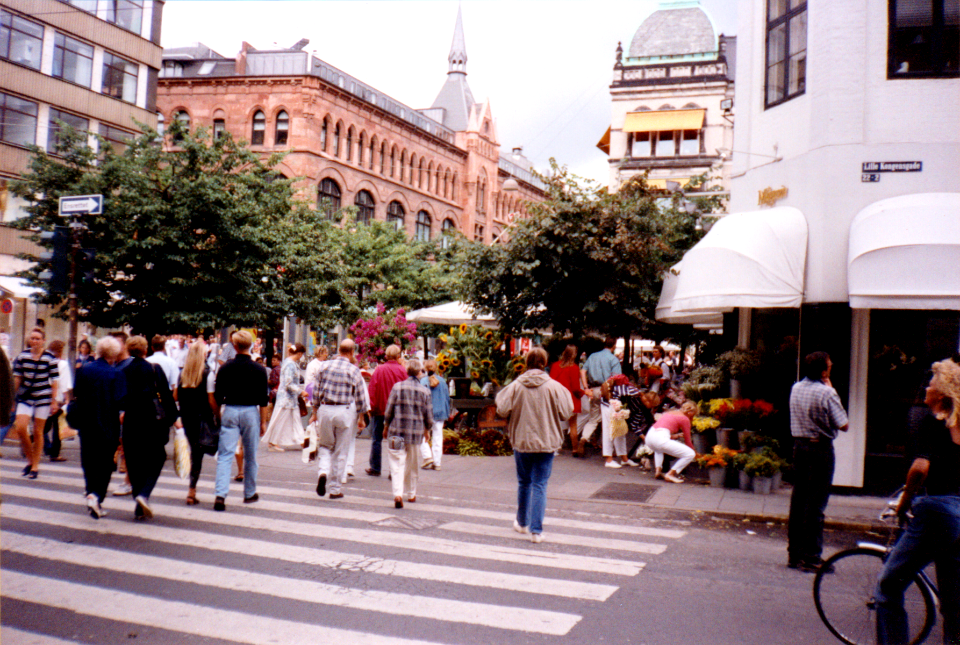 075 - 04 267 80 - Hoek Bremerholm/Lille Kongensgade, Kopenhagen, augustus 1994