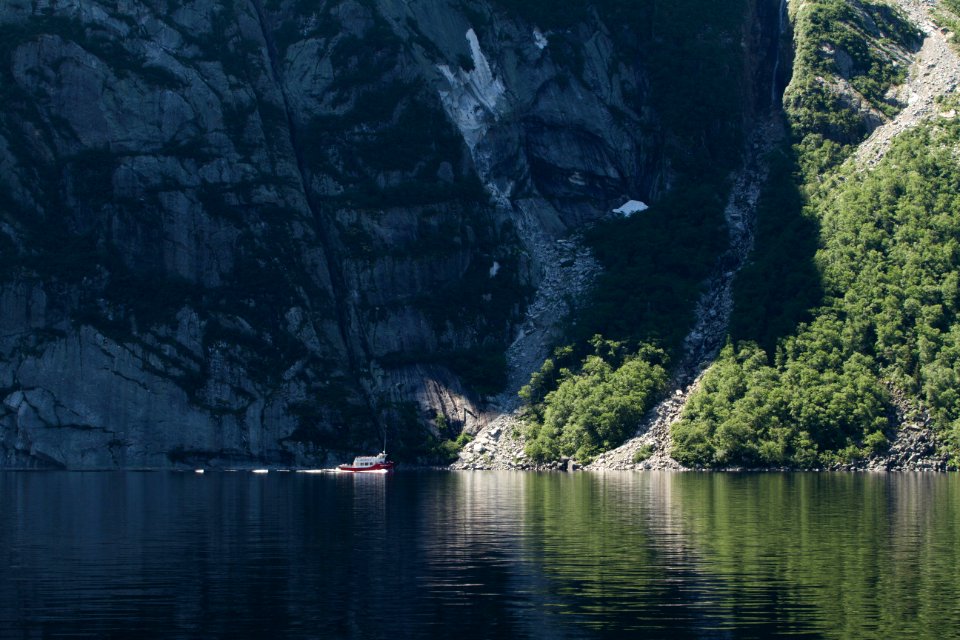 little boat, big cliff