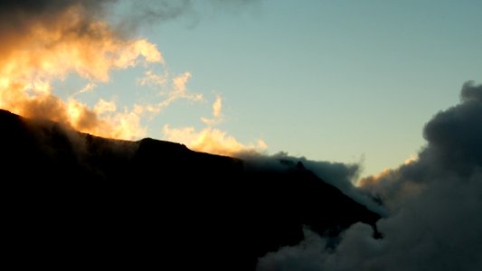 Pic du Maïdo dans les nuages