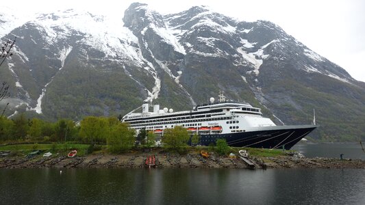 Water cruise ship snow