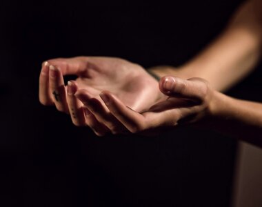 Fingers nails forearm