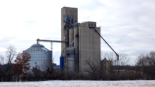 Silos on the Illinois River