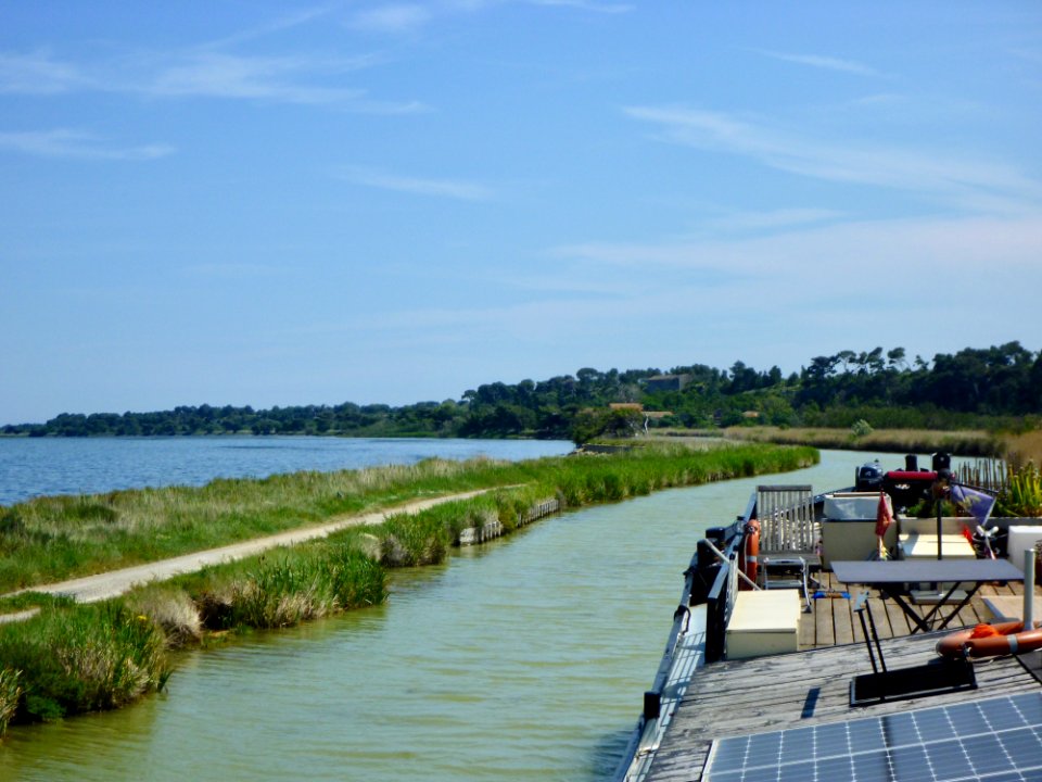 Péniche Risico arrive à l'Ile Sainte-Lucie