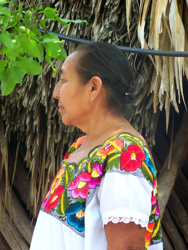 dest rivieramaya mayan woman