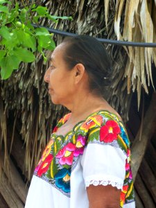 dest rivieramaya mayan woman