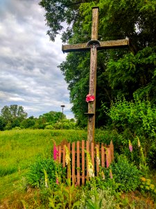 Przydrożny krzyż. Południowe Podlasie, Polska.  Cross by the road. South Podlasie, Poland.