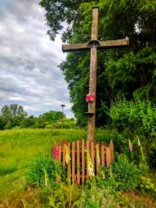 Przydrożny krzyż. Południowe Podlasie, Polska. Cross by the road. South Podlasie, Poland. photo