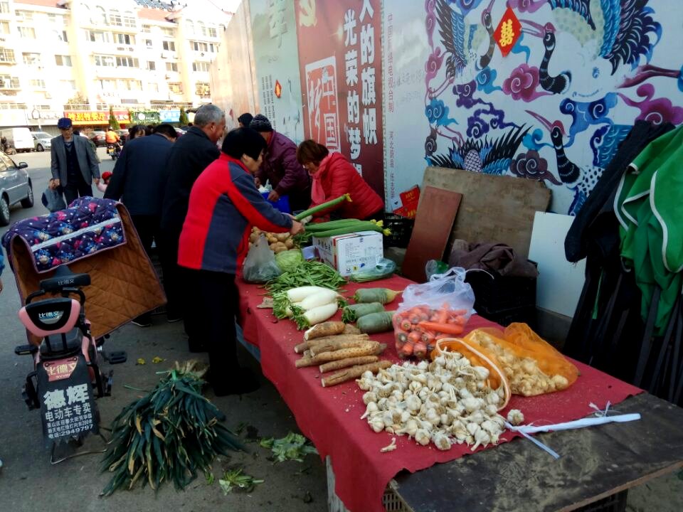 2017-11-10 Old People at Market Yantai ZHANG Jin