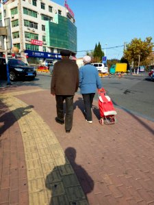 2017-11-10 Old people back Yantai ZHANG Jin