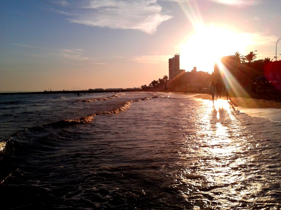 Playa al atardecer