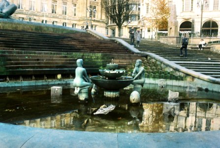 Sculptures of two children at lower level of ‘Floozie in the Jacuzzi’ artwork in Birmingham