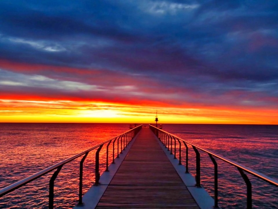 Sortida de Sol al Pont del Petroli, Badalona