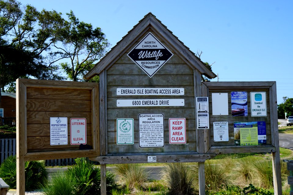 scene sign Emerald Isle boat ramp KG (1)