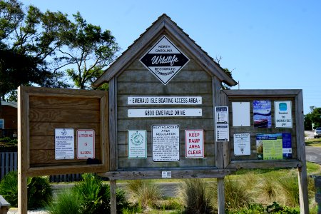 scene sign Emerald Isle boat ramp KG (1)