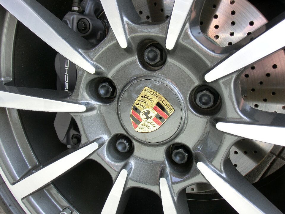 Porsche wheel rim
