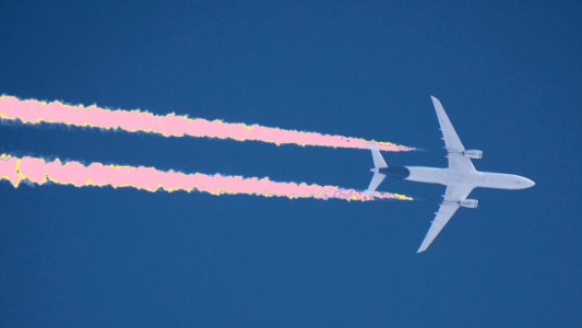 Airbus A330-343-D-AIKO to Nairobi with Chemtrails ;-)