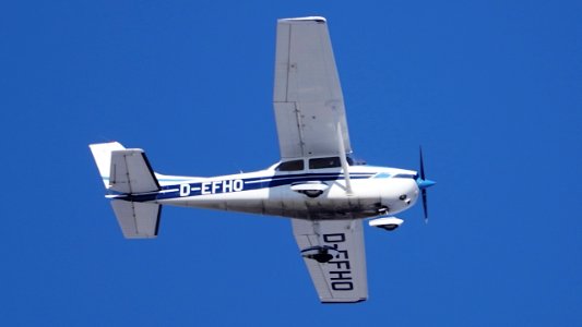 Reims-Cessna F172N Skyhawk II D-EFHO  Motorfliegerclub Rosenheim 1