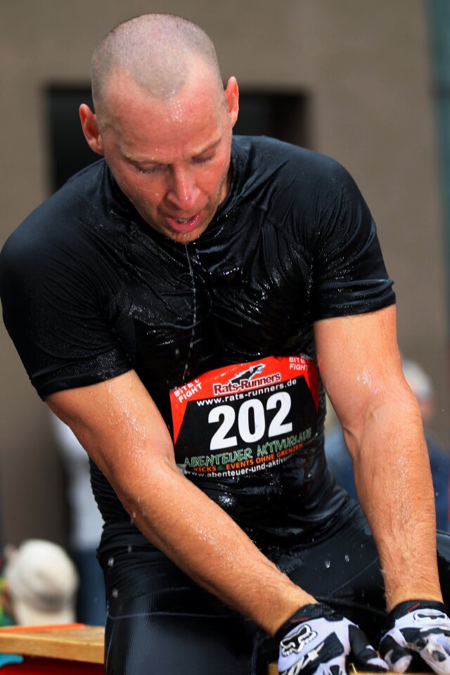 Mudrun extreme running strongman
