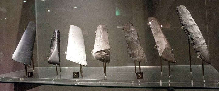 Auckland War Memorial Museum, early Maori stone tools 2016-01-21