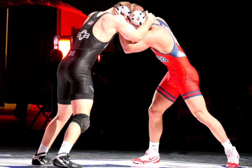 197 Hunter Cruz (Fresno) Dec 4-1 Casey Jumps (Air Force)
