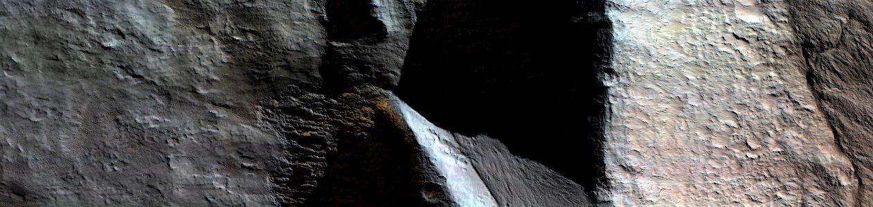 Mars - Activity in Gasa Crater photo