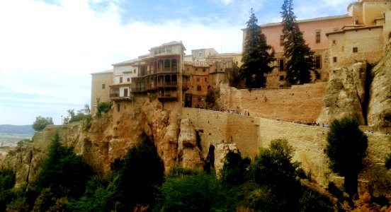 Cuenca. Casas Colgadas y muralla.