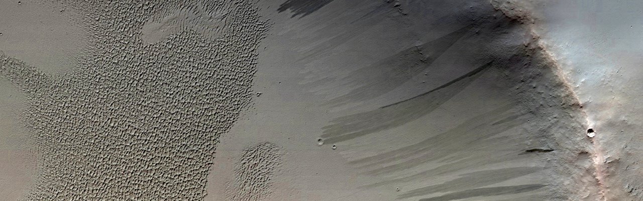 Mars - Slope Streaks near Naktong Vallis