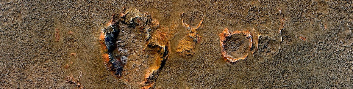 Mar - Melt Pools Near Mojave Crater