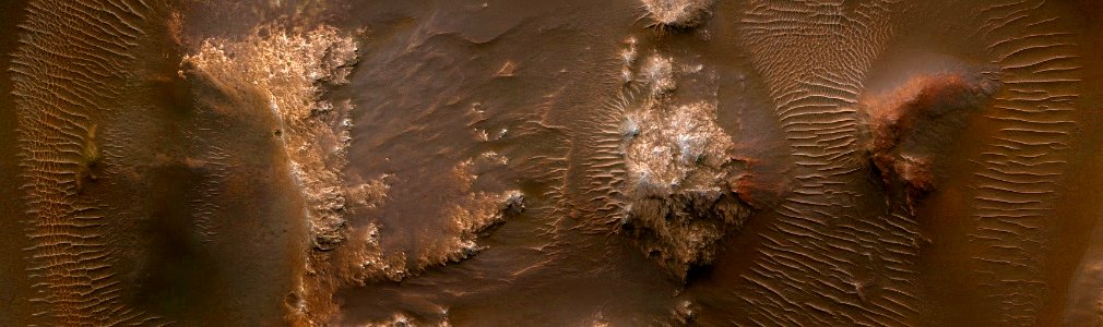 Mars - Interior of  Madler Crater