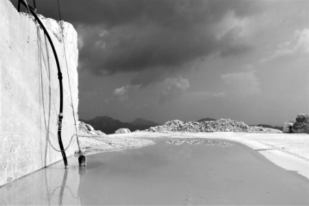 Monte Felcovaia marble cave photo