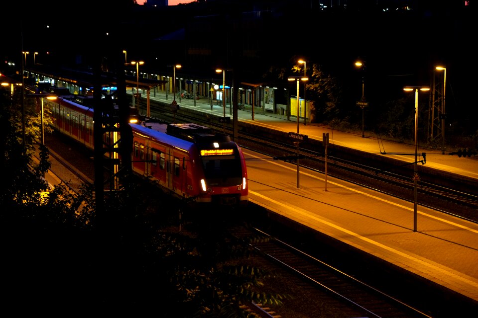 Gleise rail tickets wait