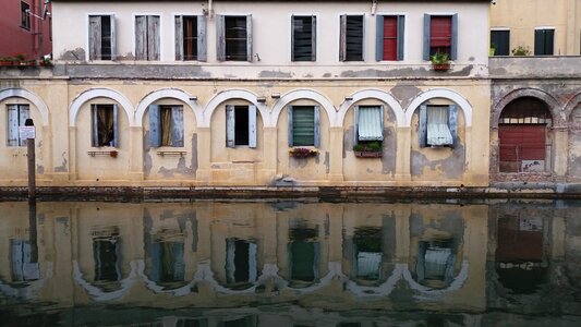 Channel old houses monument