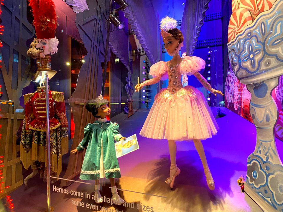 Saks+Fifth+Avenue+New+York+Holiday+Windows+2020+xmas+windowalk