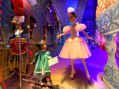 Saks+Fifth+Avenue+New+York+Holiday+Windows+2020+xmas+windowalk photo