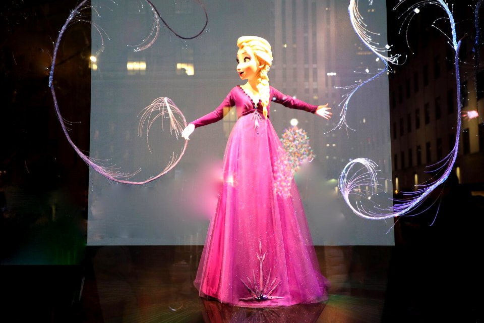 Saks+Fifth+Avenue+New+York+Holiday+Windows+2019+xmas++windowalk (1)
