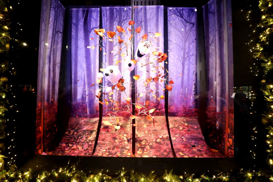 Saks+Fifth+Avenue+New+York+Holiday+Windows+2019+xmas++windowalk (2)