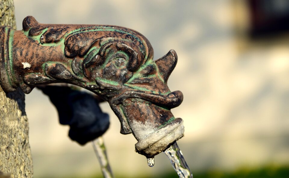 Wet water feature flow