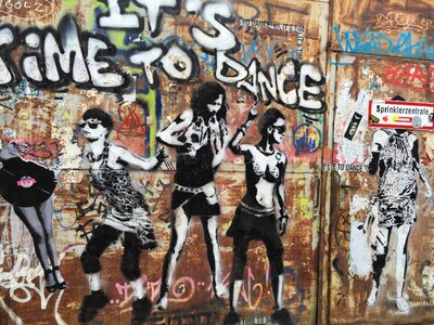 Alley graffiti girls