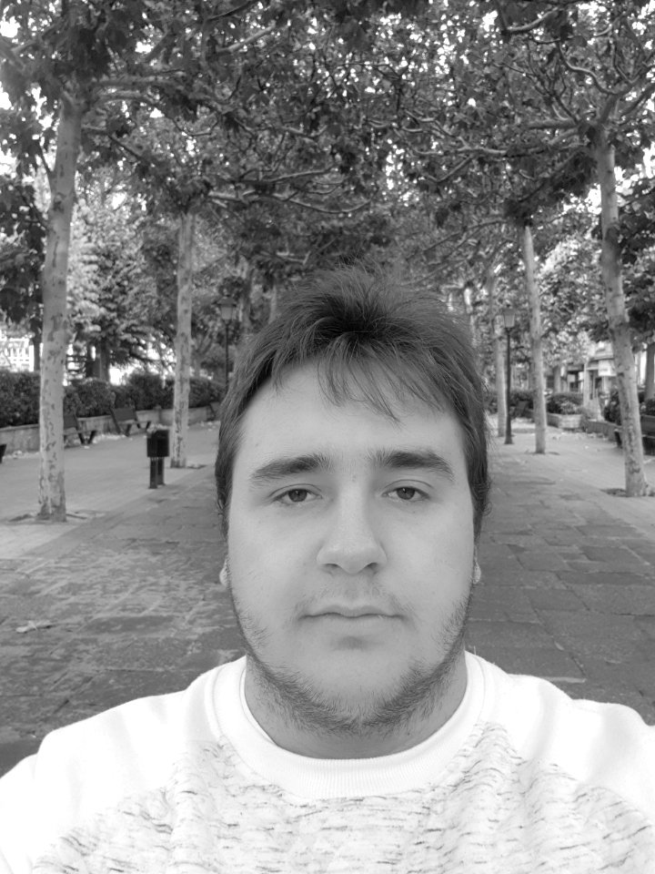 Autorretrato en blanco y negro